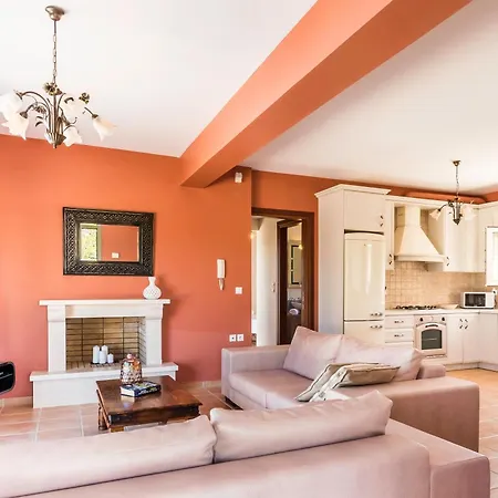 Thalea Tsoukaládhes