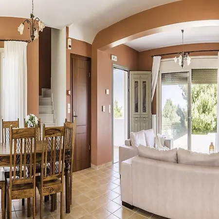 Thalea Tsoukaládhes